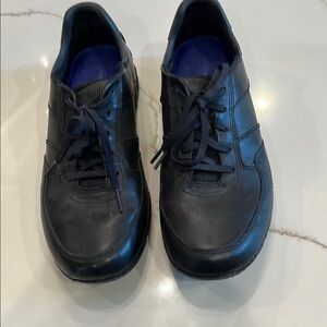 Rockport Adiprene Black Sneakers Sleek Lace-Up Design very good condition Sz 9